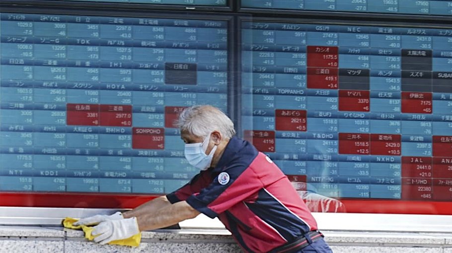 Asian markets diverge as China woes offset US rate hopes