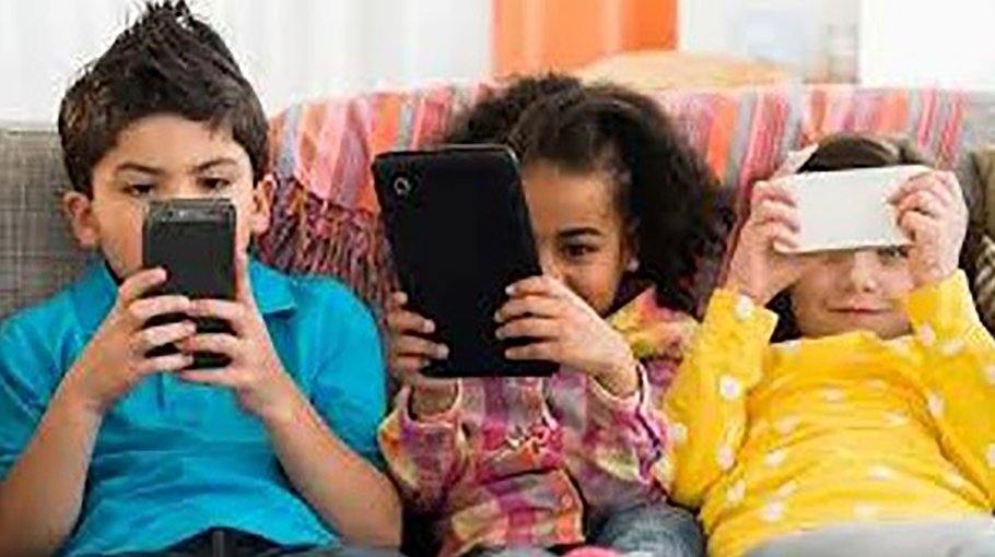 Australia plans age limit to ban children from social media