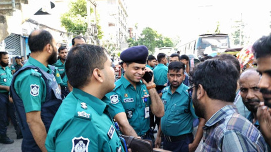 Clash erupts between students of  two   colleges in city