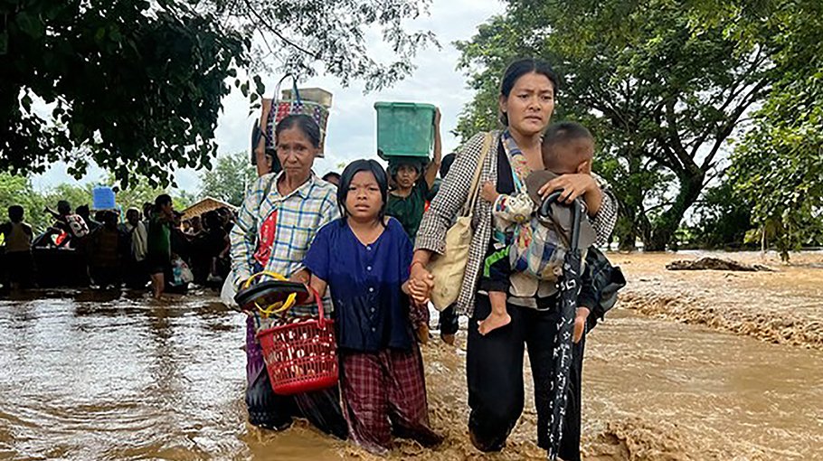 Floods kill 160 in Myanmar