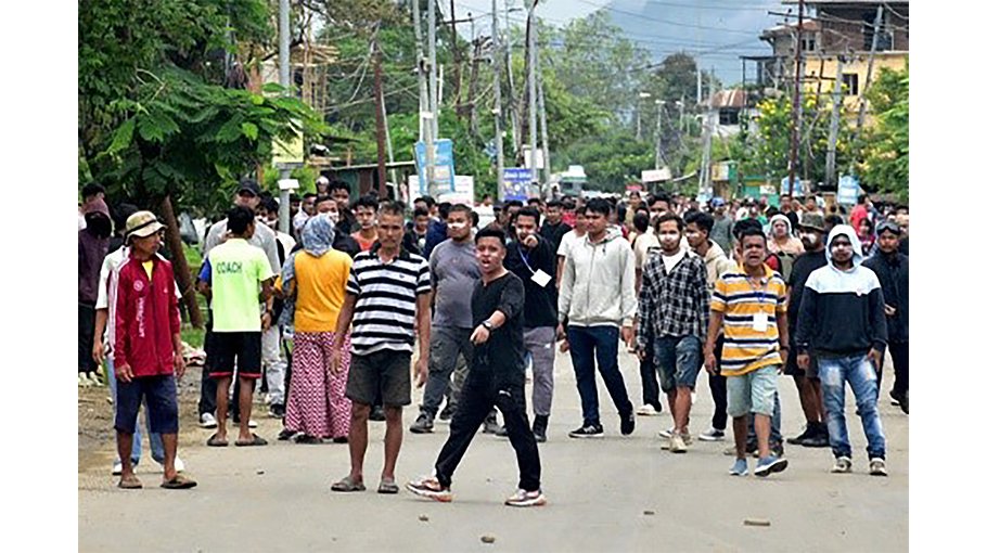 India in talks with ethnic groups clashing in Manipur state