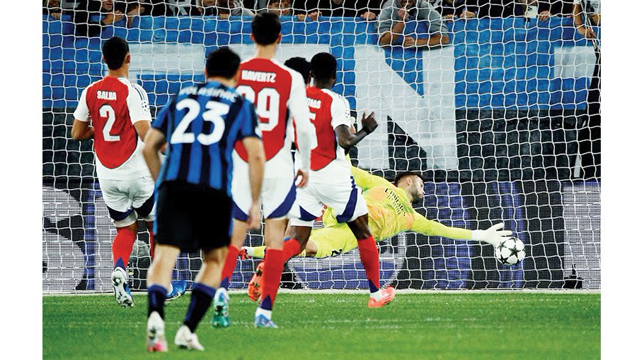 Raya wonder save earns Arsenal win