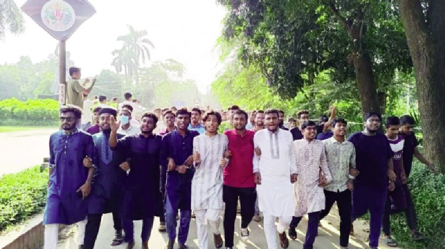 JU students demand ban on campus politics