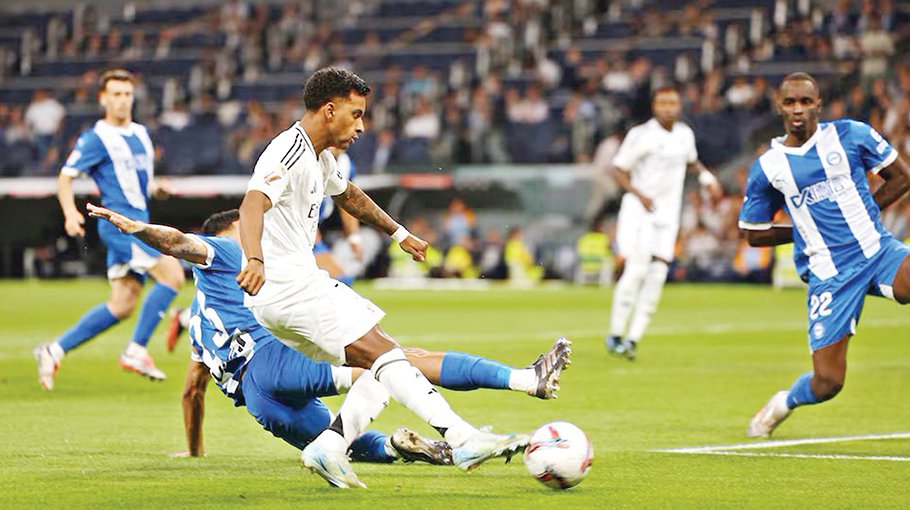 Real Madrid survive Alaves fightback to win