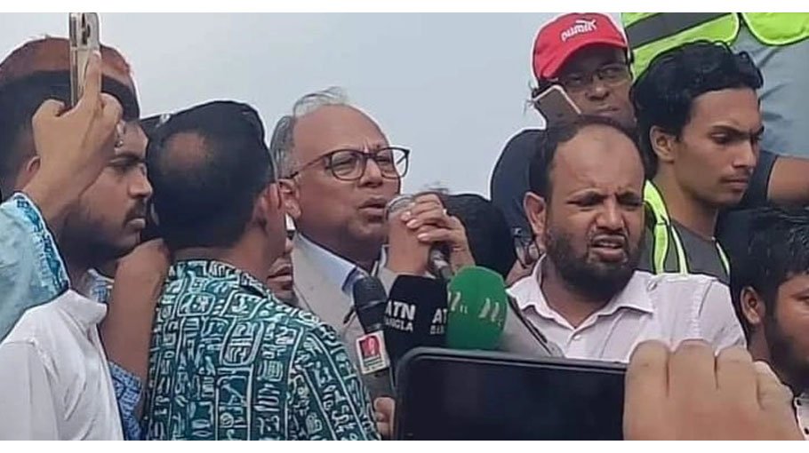 Mahmudur Rahman returns home after long exile