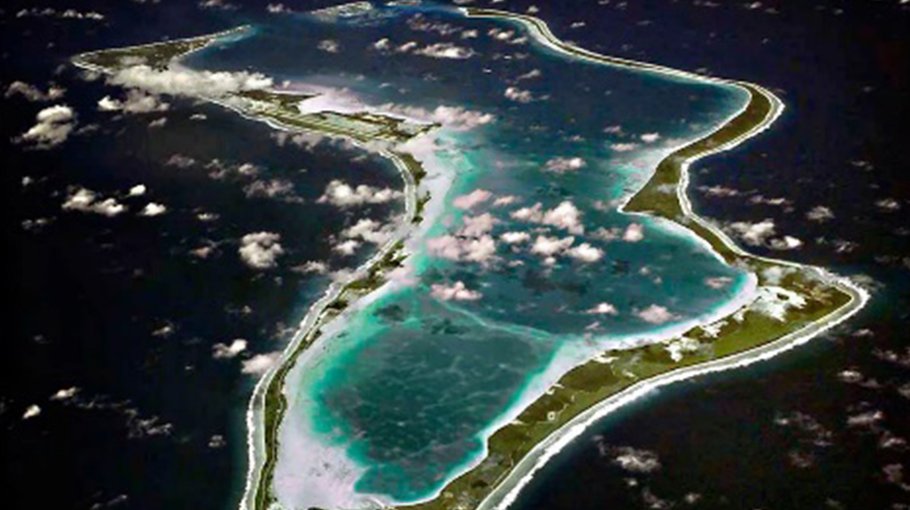 UK hands Indian Ocean islands to Mauritius but keeps military base