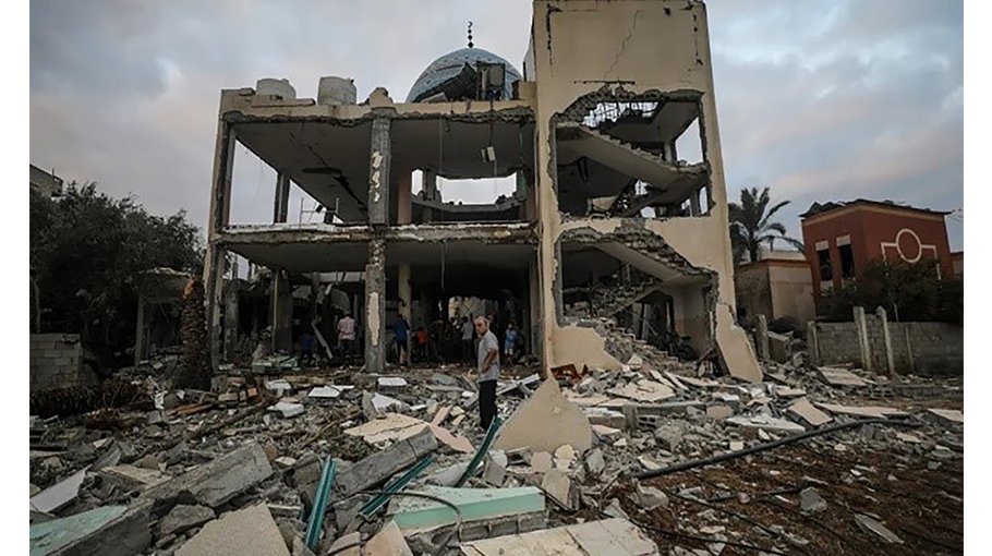 26 killed in attacks on Gaza mosque, school