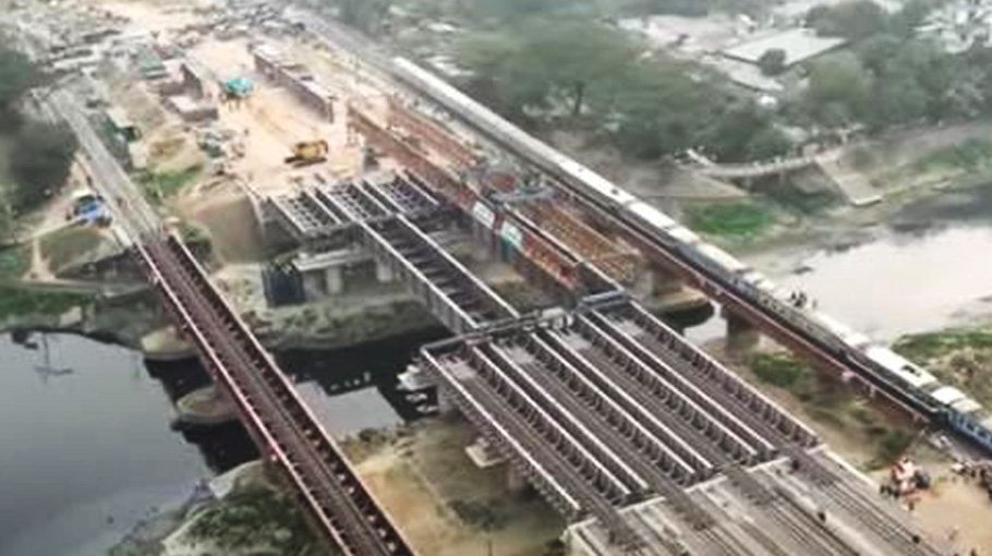 Govt to construct new rail-cum-road bridge at Kalurghat