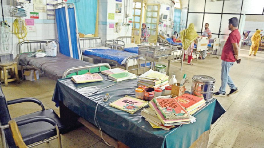 Nurses observe 4-hour  strike in Ctg