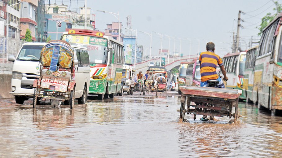 Heavy rain pounds city 