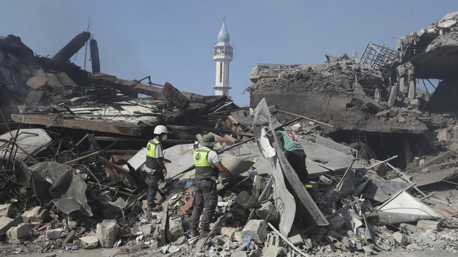 Israeli strike kills a family of 8 in Gaza