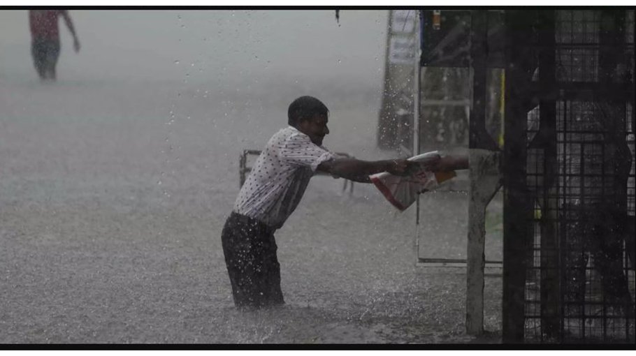 Sri Lanka closes schools as  floods hammer the capital