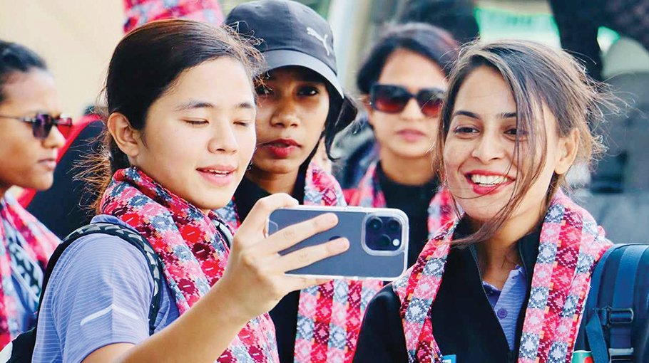 Women booters pass HSC 