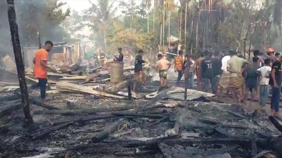 Fire guts 11 houses in Teknaf