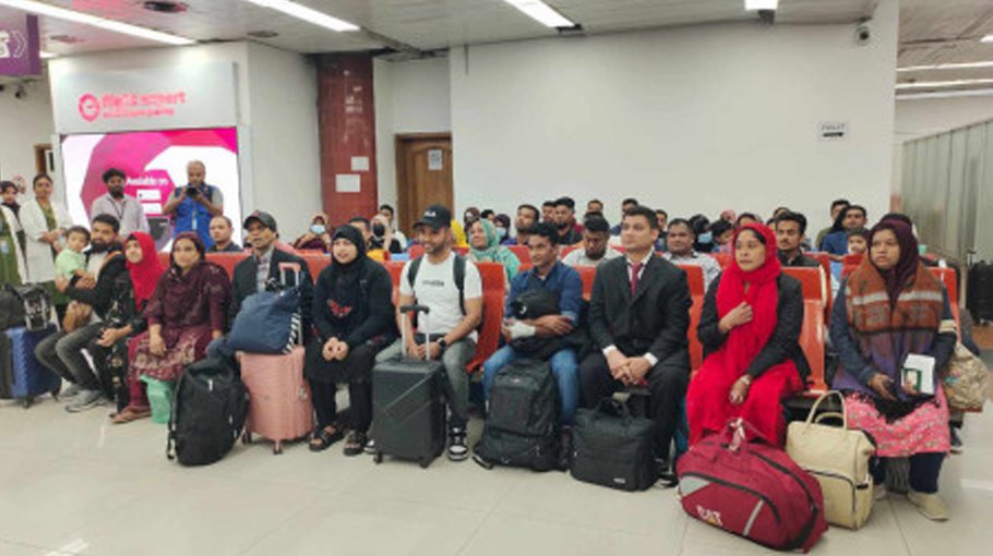 54 Bangladeshis return from Lebanon