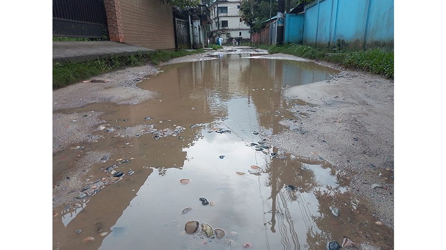 People suffer for dilapidated roads in Sylhet city