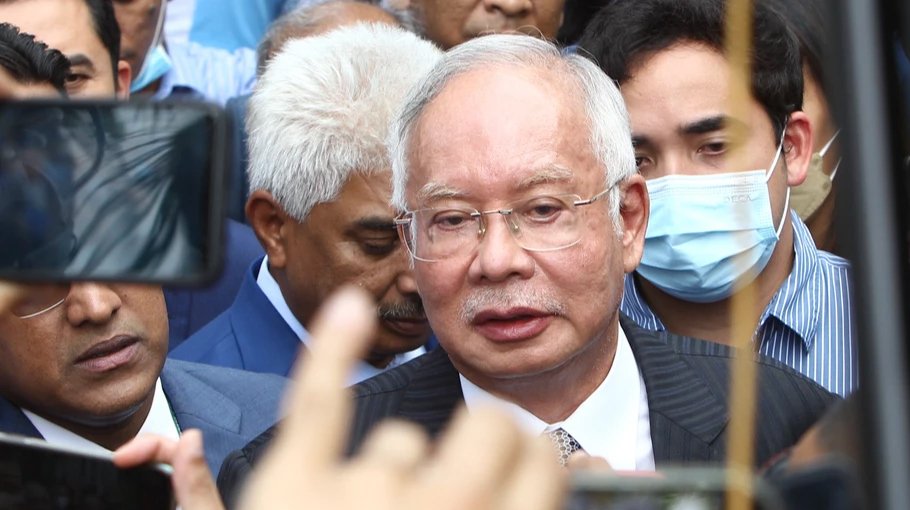 Ex-Malaysian PM Najib Razak apologises for fund embezzlement 