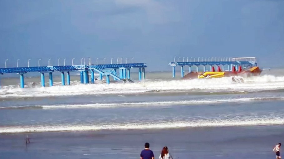 Navy jetty collapses in Cox’s Bazar, farmer killed in Barguna
