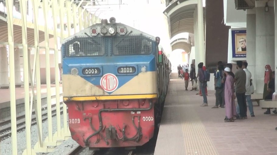Special train reached Cox's Bazar with 600 passengers