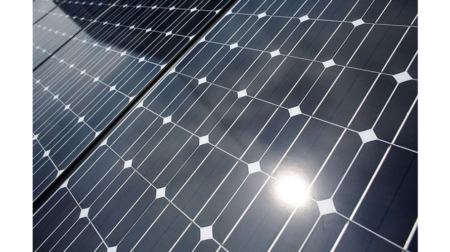 Major Indian solar panel maker dazzles in market debut