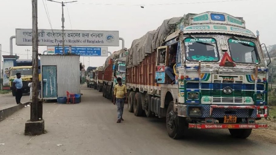 Trade resumes thru Benapole land port after 2 days