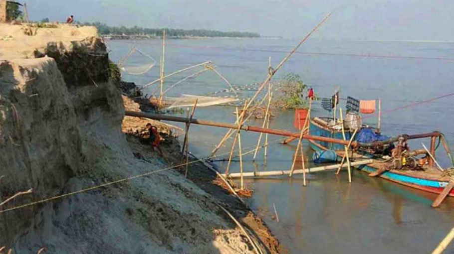 Probe on against   4 police officials