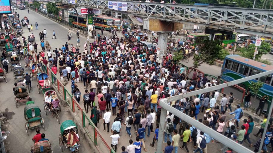 Students of 7 DU-affiliated colleges block roads demanding separate  varsity