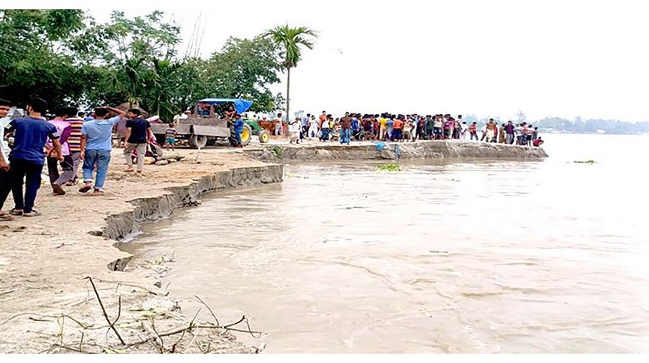Teesta devours 200 houses in Lamonirhat in two weeks