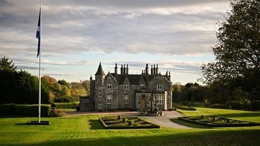 In UK, Trump’s Scottish links split locals