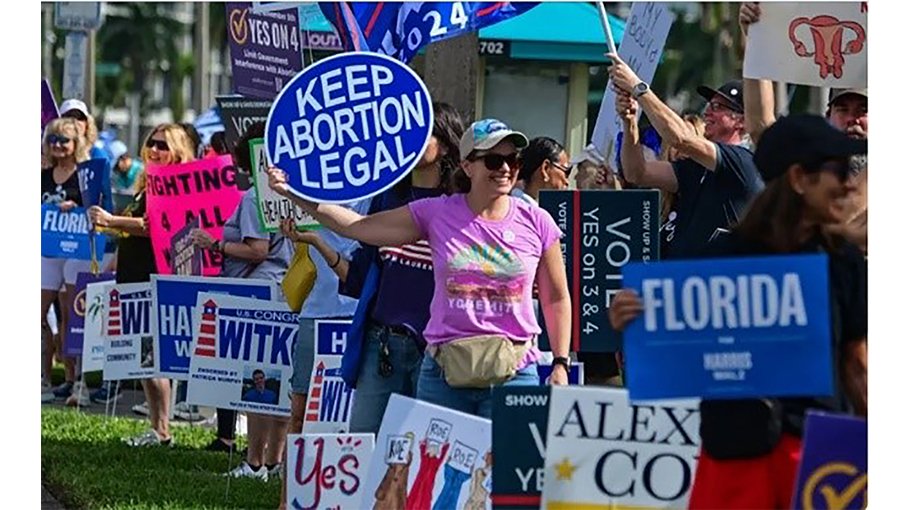 Thousands of US women rally  for abortion rights