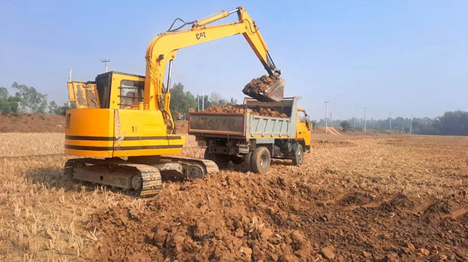 Soil fertility declines for removal  of earth in Kaharol