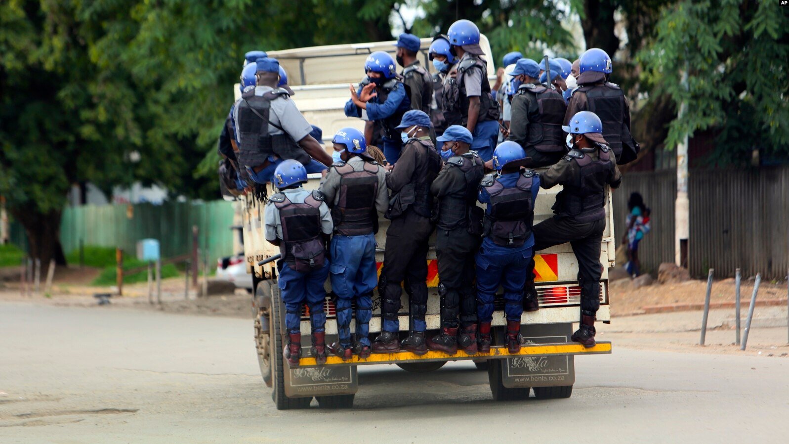 Zimbabwe bans police from using mobile phones while on duty