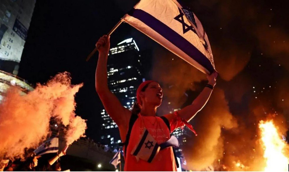Protests erupt in Israel after Netanyahu fires defence minister