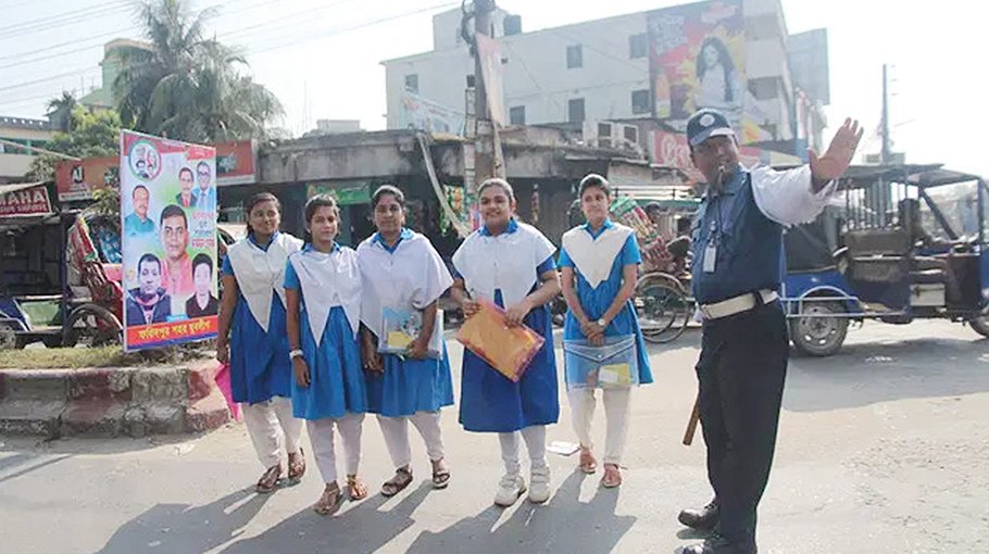 700 students given training in traffic management