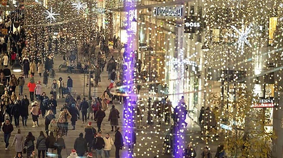 Vienna turns up Christmas glitter to lift shopping gloom