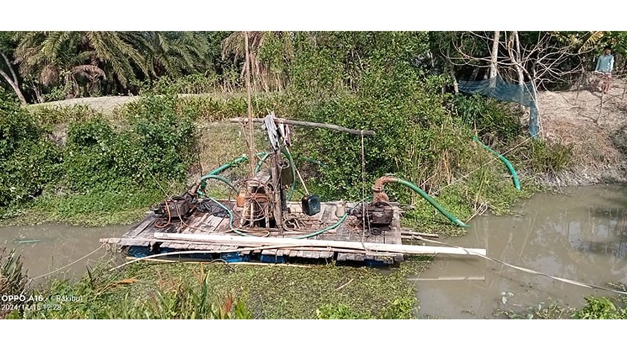 3 dredgers seized for illegal sand extraction in Sarankhola