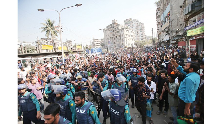 Autorickshaw drivers stage demos in city 