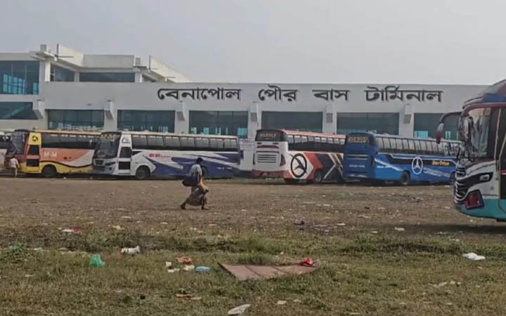 Indefinite transport strike enters day 2 in Benapole