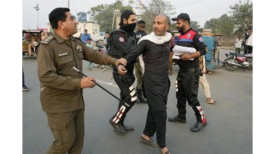Thousands of Imran Khan supporters arrested ahead of Islamabad rally