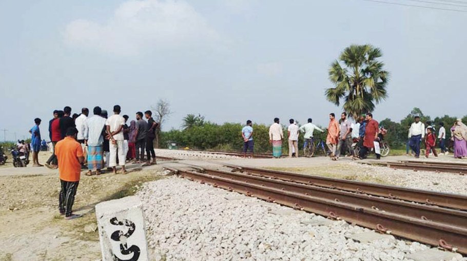 13 killed in Cumilla, Natore, Habiganj road crashes