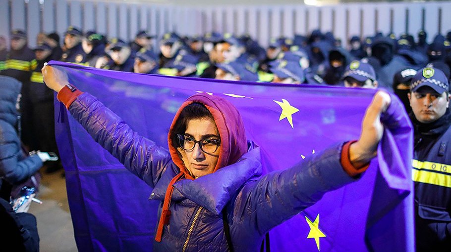 Protesters clash with police after Georgia shelves EU bid
