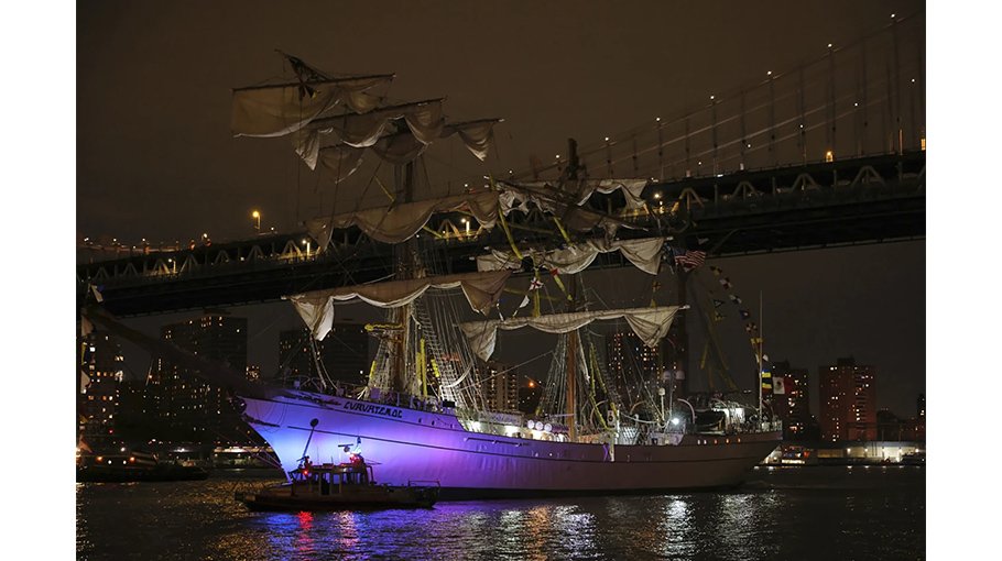 Two dead as Mexican Navy ship crashes into Brooklyn Bridge