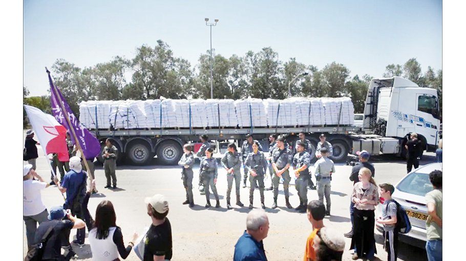 Israeli attacks kill 52 in Gaza 