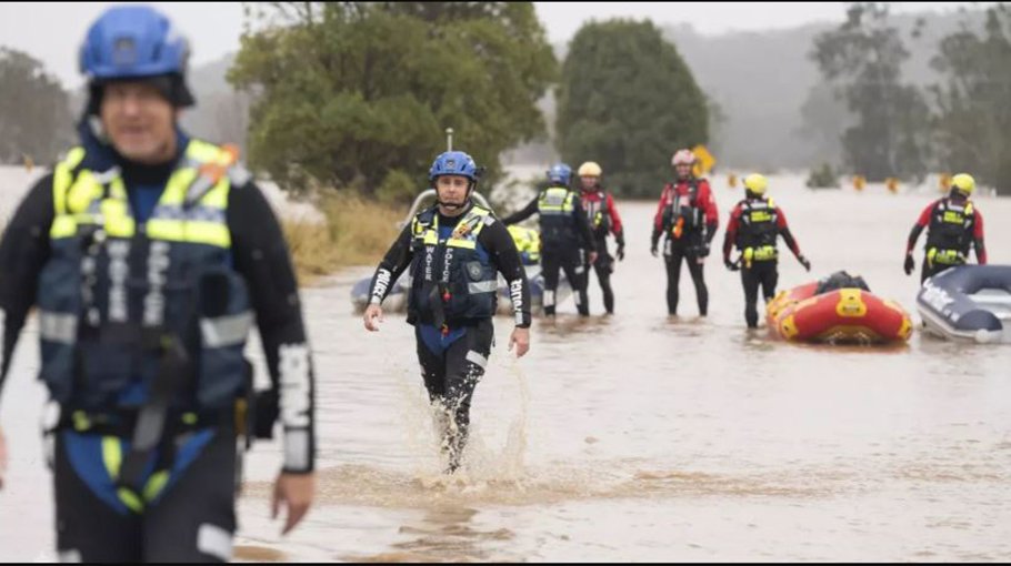 Record floodwaters in eastern Australia leaves 4 dead