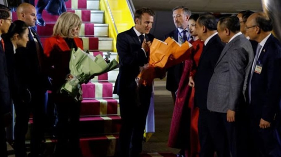 Macron in Vietnam to offer third way between  US and China