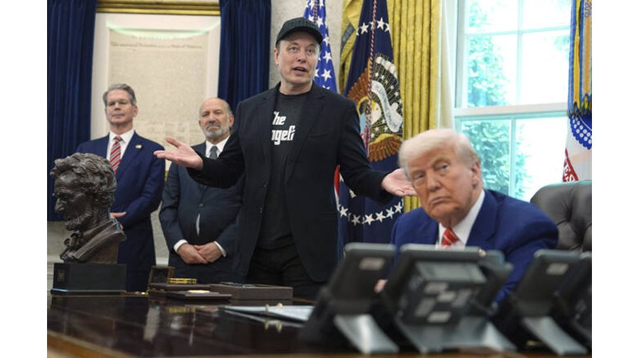 Musk vows to stay Trump’s ‘friend’ in bizarre black-eyed farewell