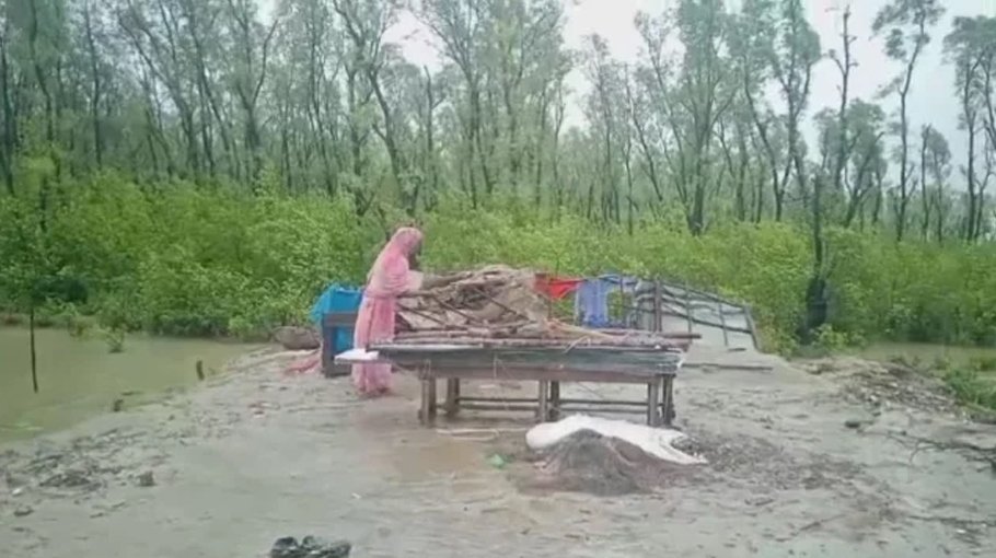 Over 5,000 homes damaged as storm, tidal surge hit Bhola