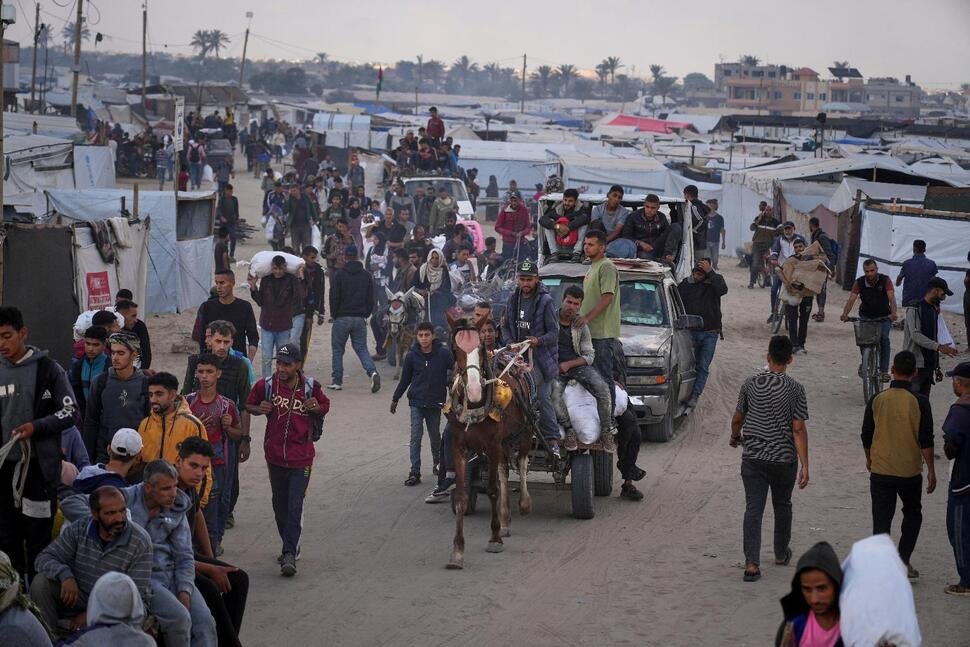 US-Israeli-backed group pauses food delivery in Gaza after deadly shootings