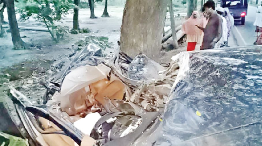 3 die in Jashore road crash