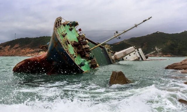 Barge sinks in Gulf of Suez, killing 4: Egyptian govt